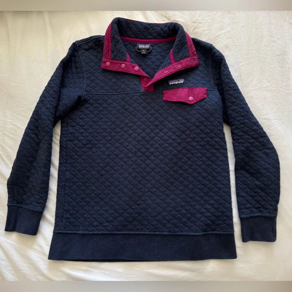 Patagonia, Women’s Navy and Pink Quilted Sweater. - Picture 2 of 5